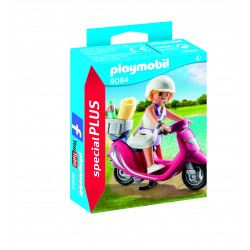 9084 MUJER CON SCOOTER