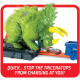 Hot Wheels City Global Nemesis TV, Dinosaurio Triceratops y lanzador de coches de juguete